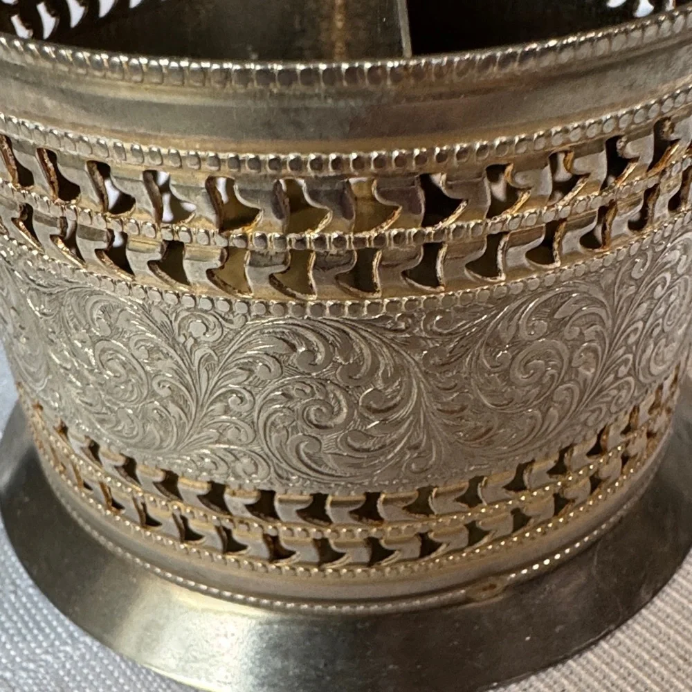 Silver colored tin Decorative Metal Holder for office supplies